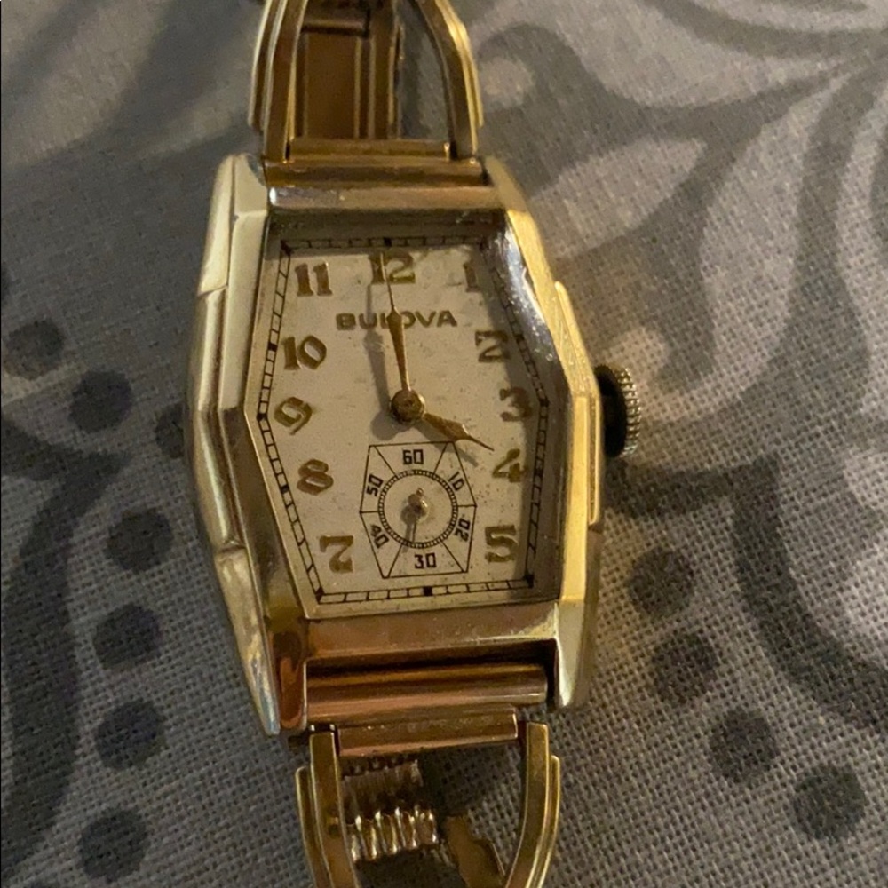 Men's 1930's Bulova watch, 2nd hand needs battery
